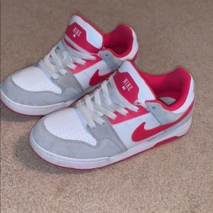 Great condition pink gray and white Nike sneakers